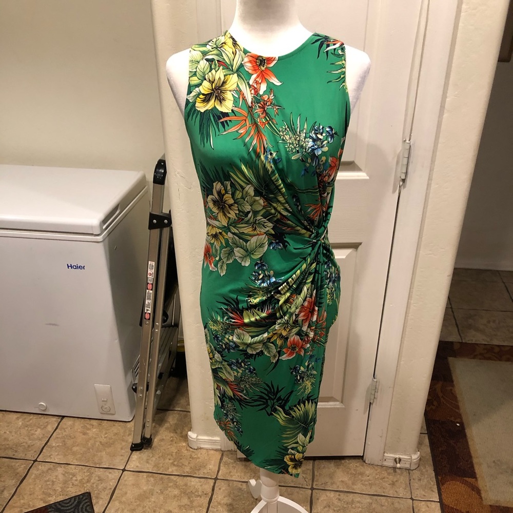 👗Forever 21 gorgeous wrap around dress 👗